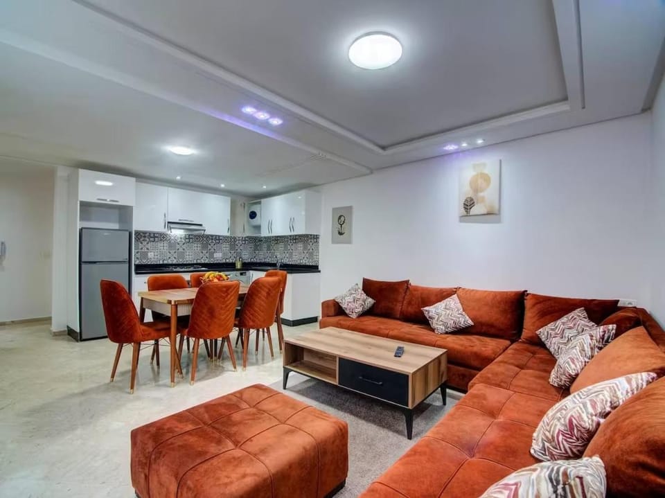 Kitchen or kitchenette, Living room, Seating area, Dining area