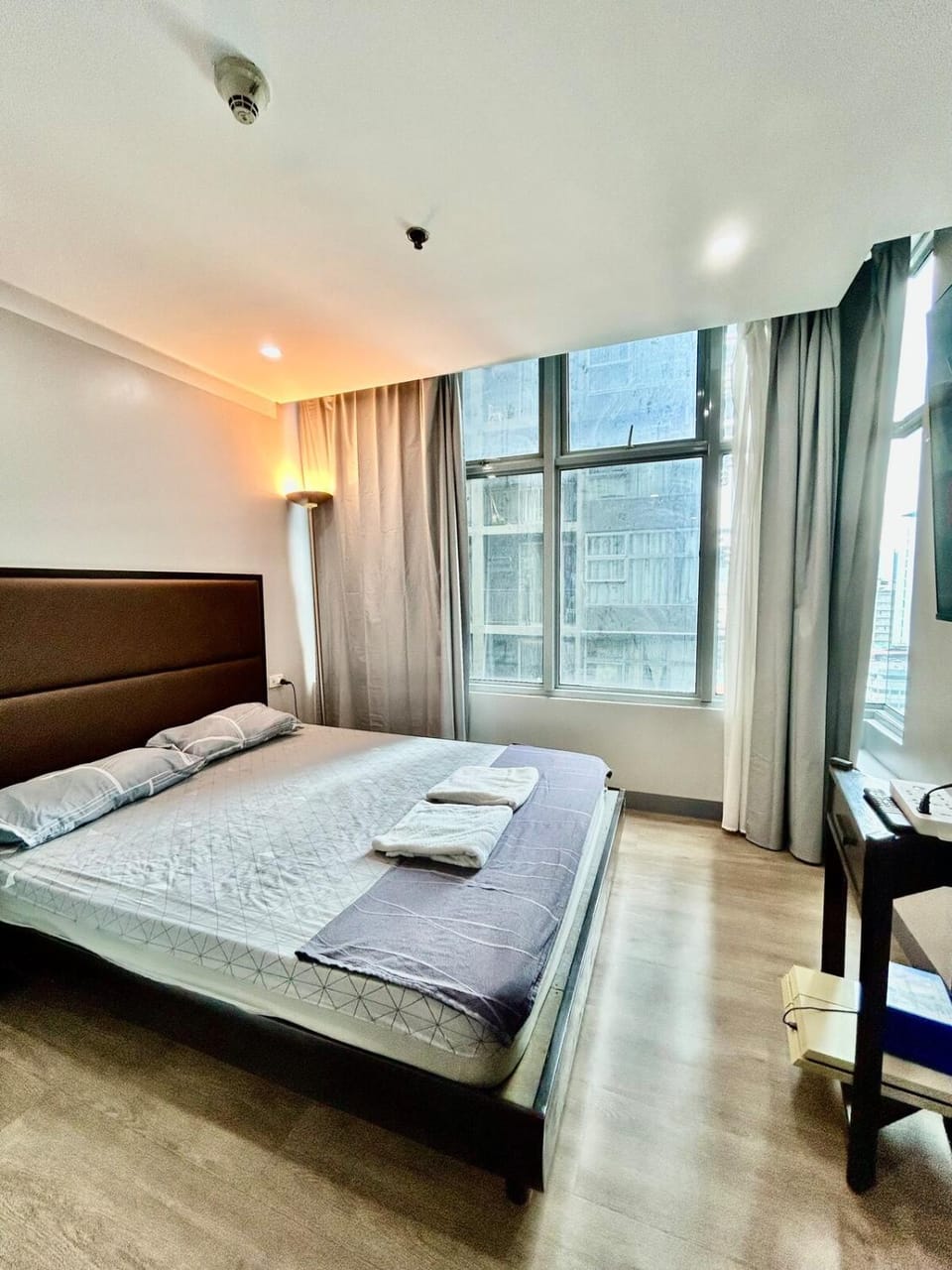 Prime Makati Condo Near Poblacion & Malls Apartment in Makati