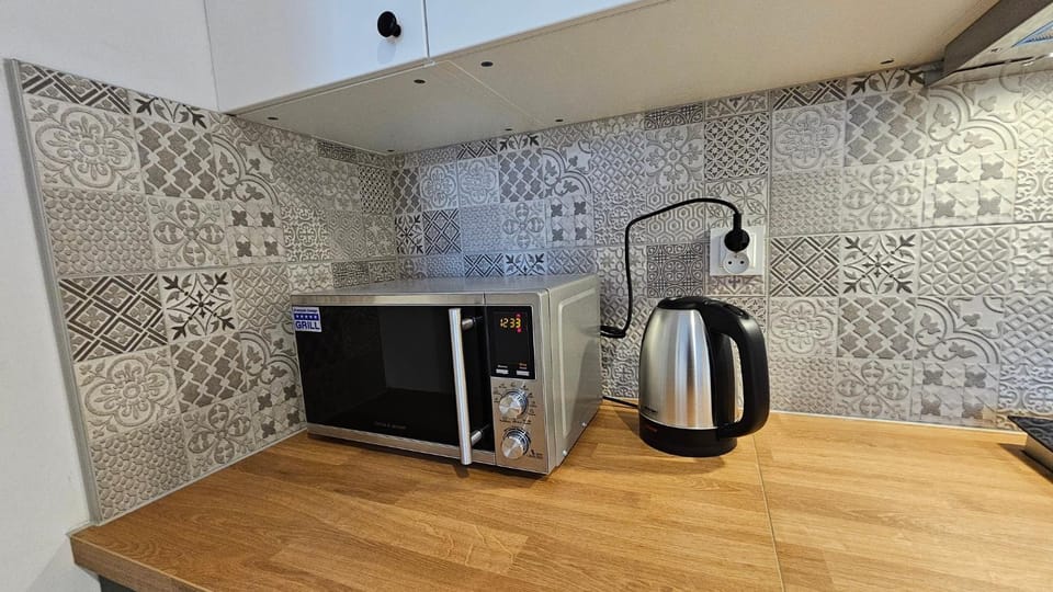 Coffee/tea facilities, microwave, stove, kitchen