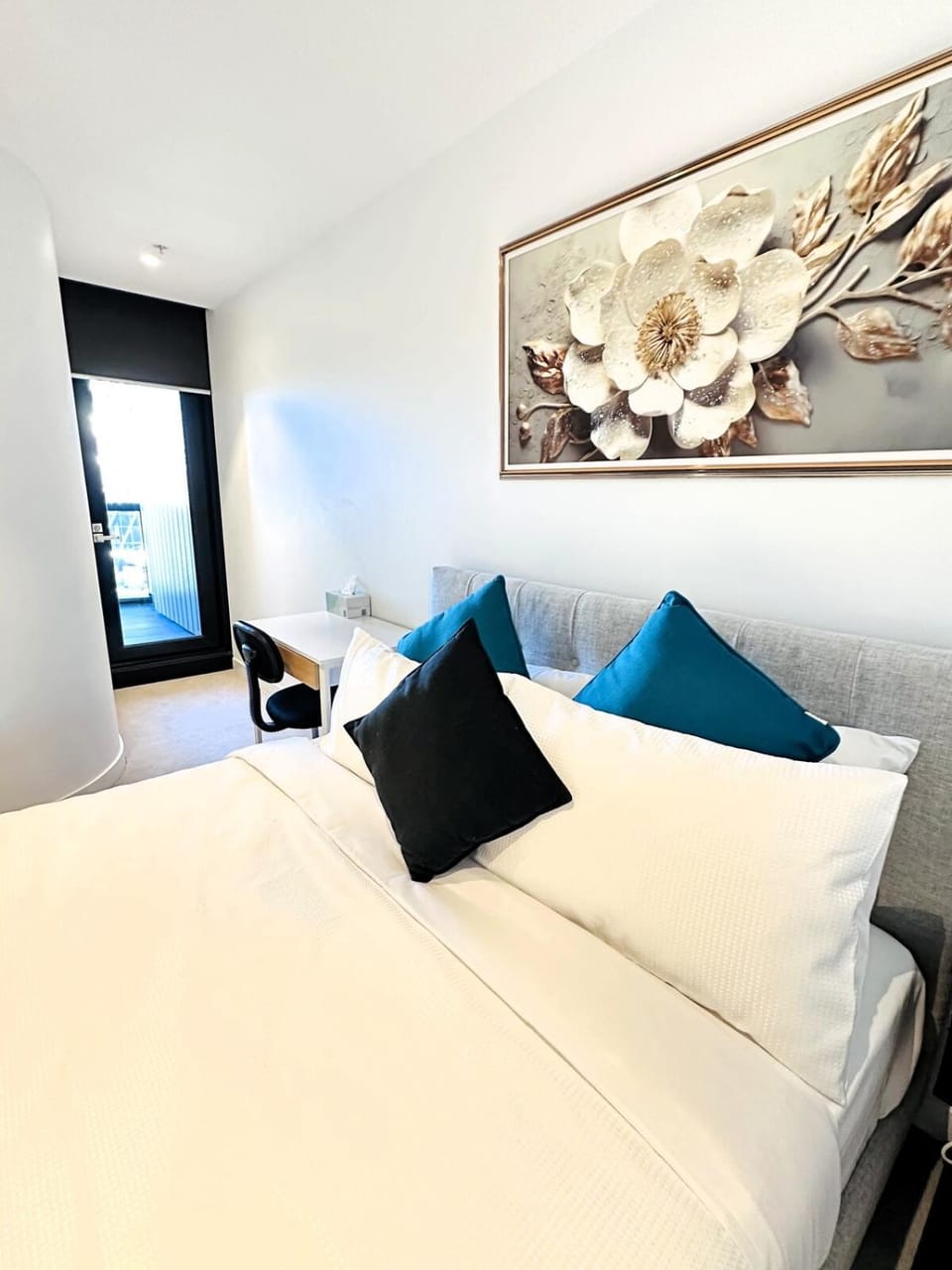 ADEK Apartment North Melb-Stylish 2BR Apartment with Pool, Gym & Parking Apartment in Melbourne