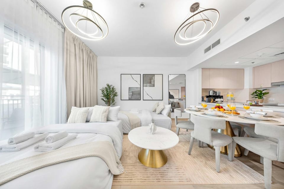 Modern and Spacious 4BR Retreat at Water's Edge Yas Island Apartment in Abu Dhabi