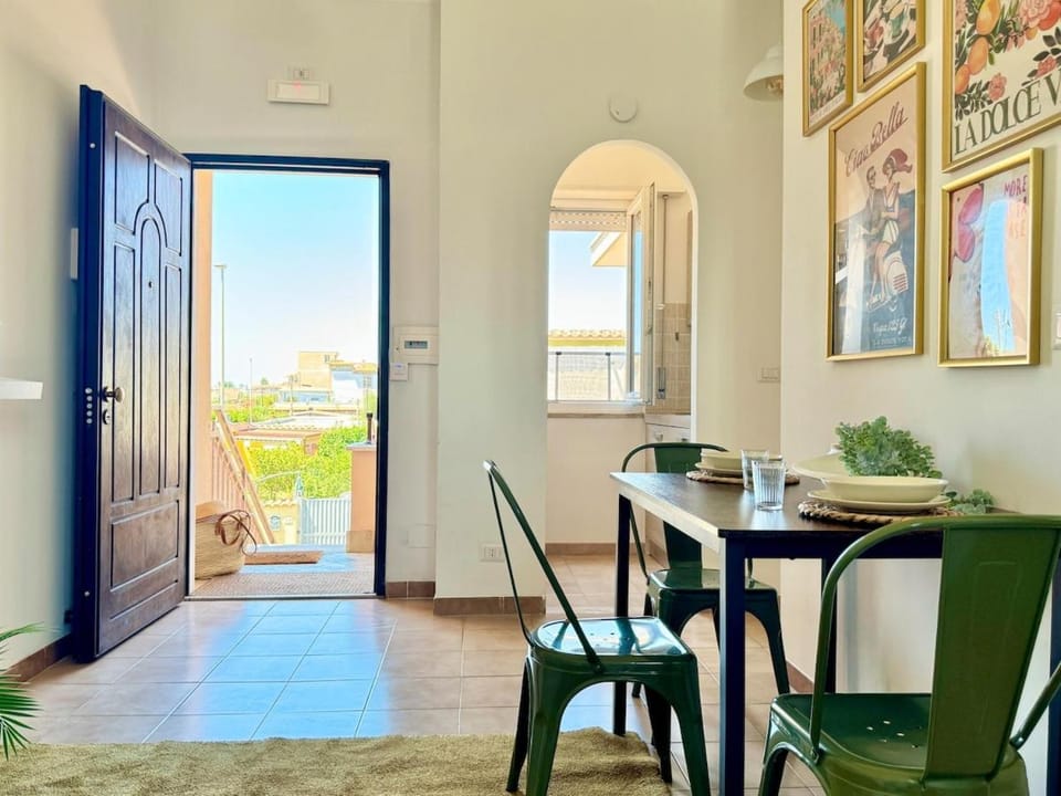 La Dolce Vita - Cozy holiday Apt - 5 min FCO Airport Apartment in Fiumicino