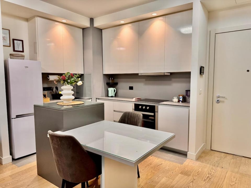 Coffee/tea facilities, Breakfast, Lunch, kitchen