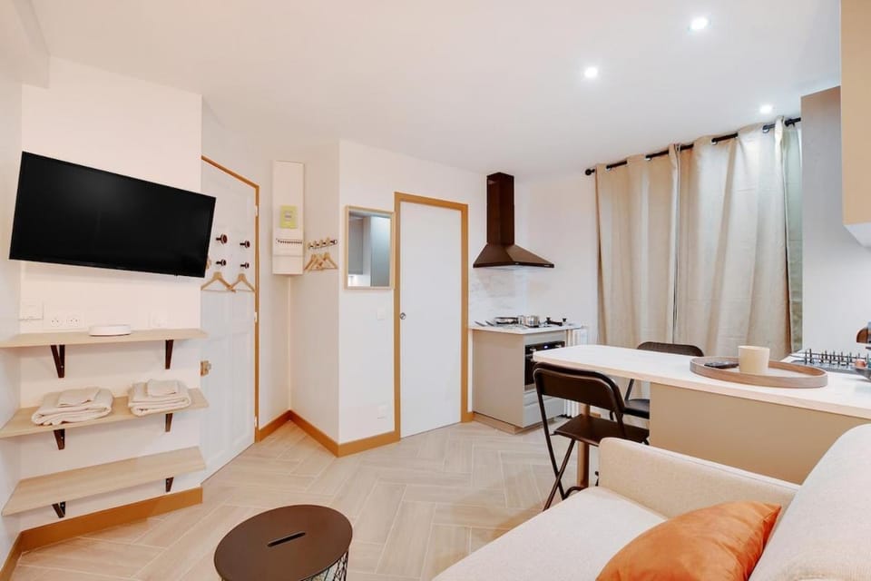 Studio Paris 36 2 people Eiffel Tower Apartment in Paris