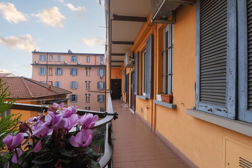 Property building, Day, View (from property/room), Balcony/Terrace