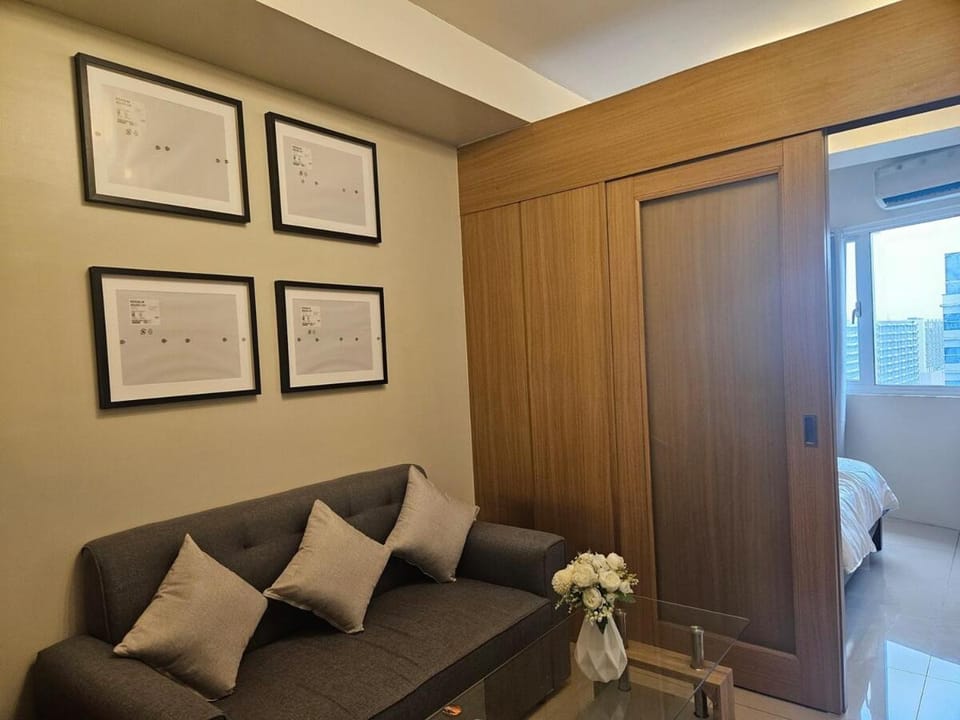 Shell MOA Facing View 1BR near Ikea, NAIA, PICC Shell003 Apartment in Pasay