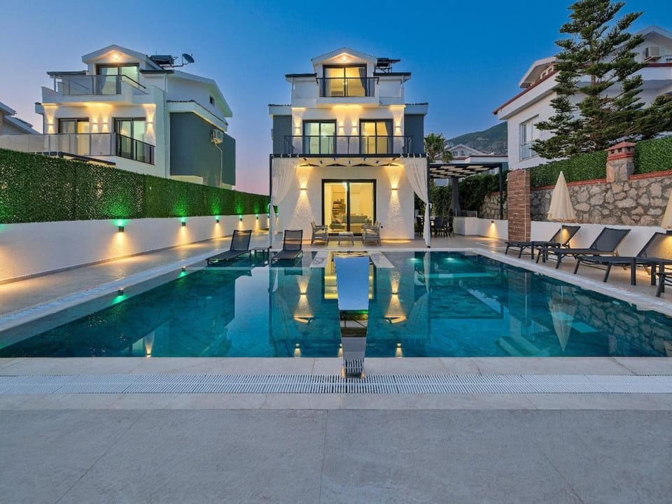Property building, Swimming pool