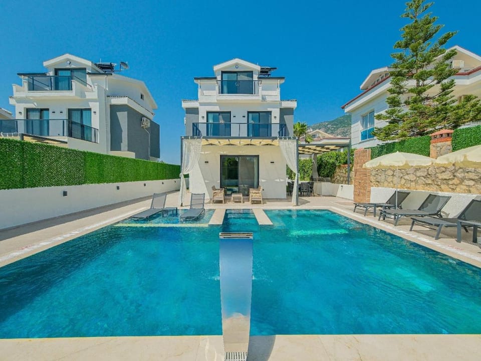 Property building, Swimming pool