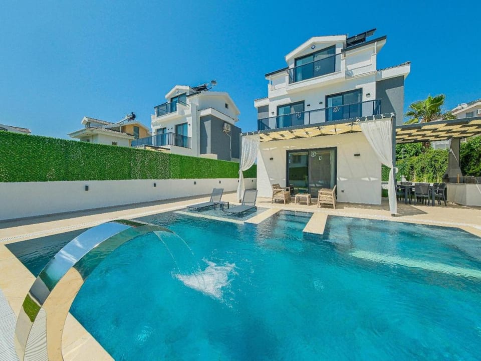 Property building, Swimming pool