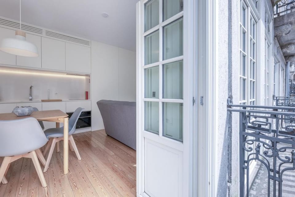 Modern Flat with balcony on Rua das Flores - 2nd Apartment in Porto