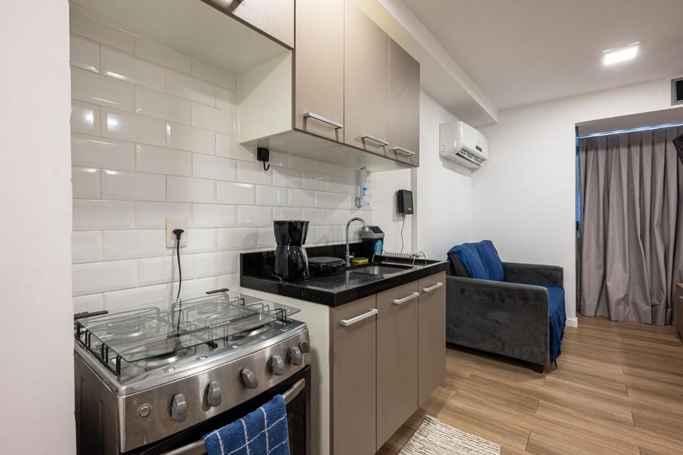 Kitchen or kitchenette, Living room, Seating area, Dining area, stove