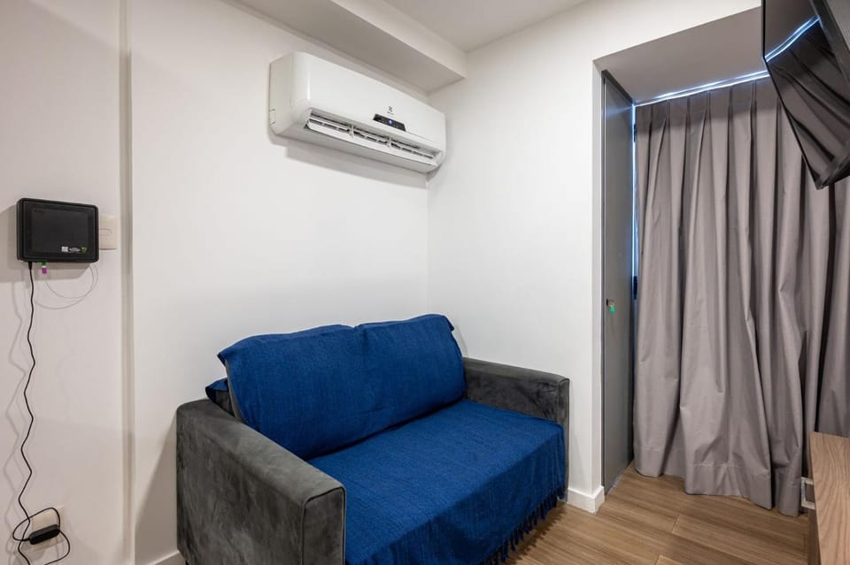 TV and multimedia, Living room, Seating area, Dining area, air conditioner