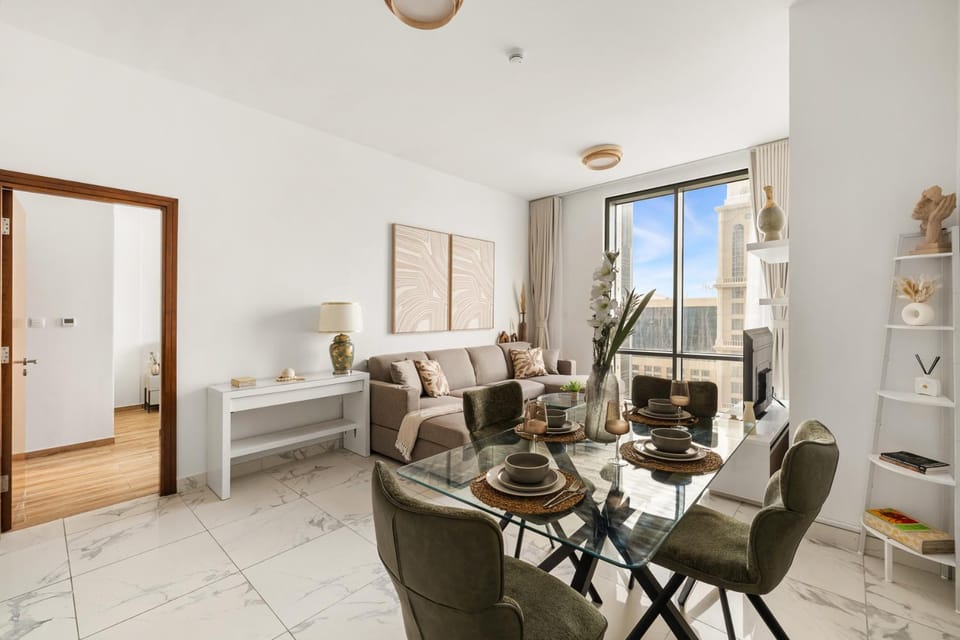 Stunning 1BR at Noora Tower, Al Habtoor City Apartment in Dubai