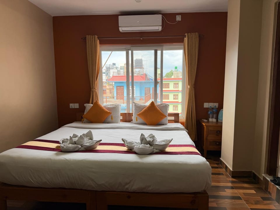 Bed, Photo of the whole room, Bedroom, internet, towels, air conditioner