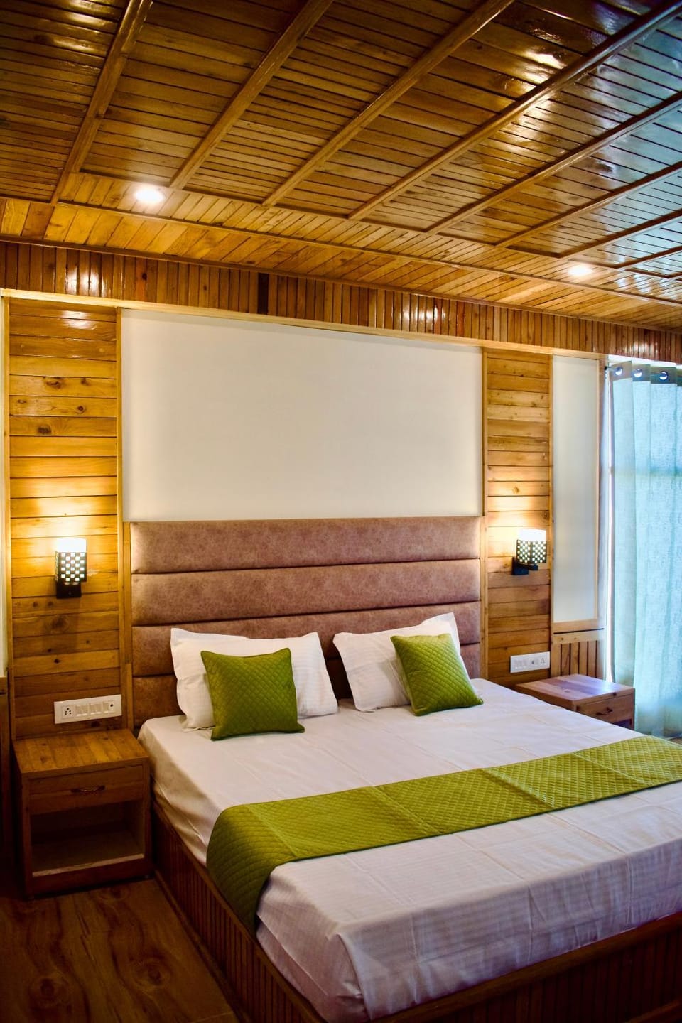 Bedroom, Mountain view