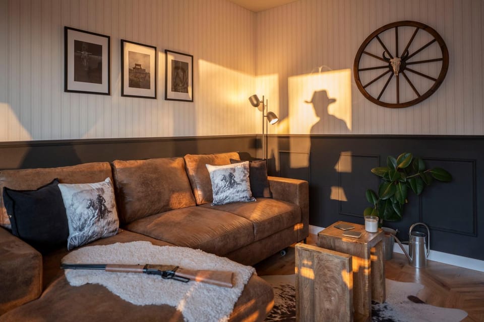 Living room, Photo of the whole room, Seating area