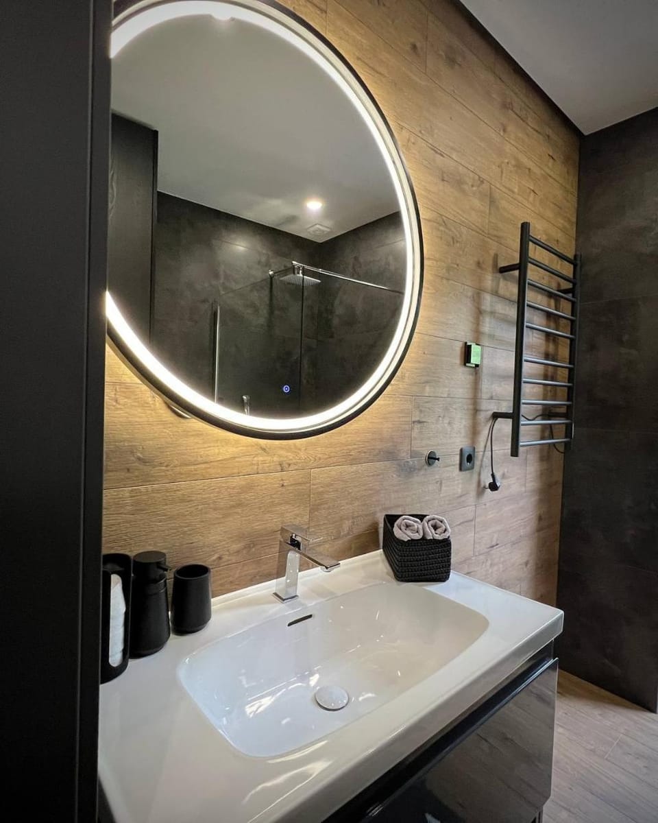 Shower, Property building, Bathroom, Bath, laundry