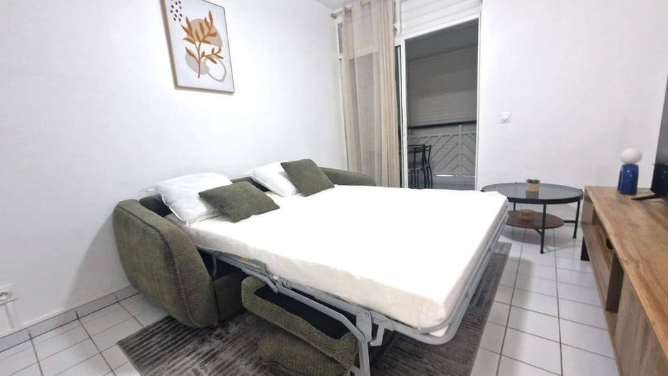 Bed, TV and multimedia, Living room, storage