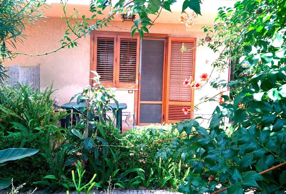 Sea View Garden Beach Home Apartment in Cefalu