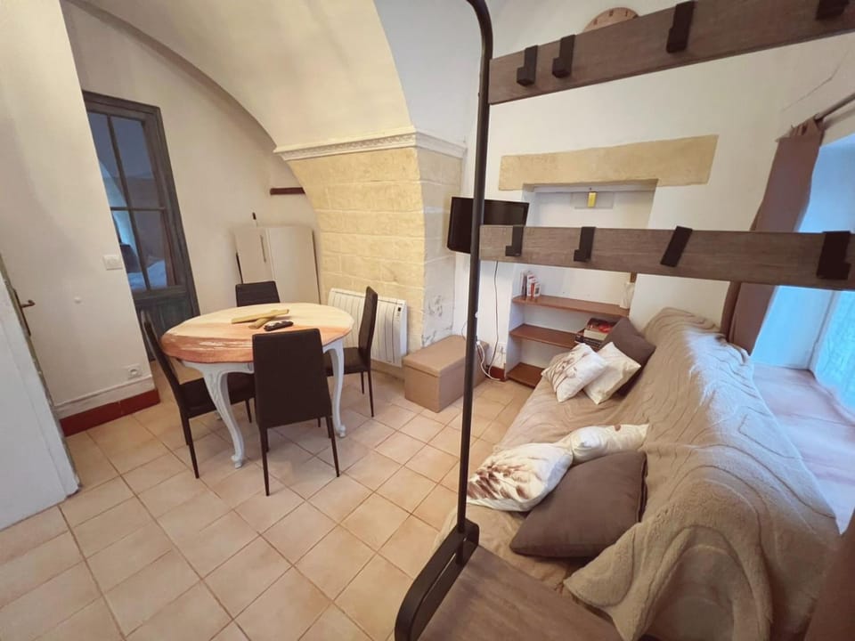 Bed, Living room, Photo of the whole room, Dining area