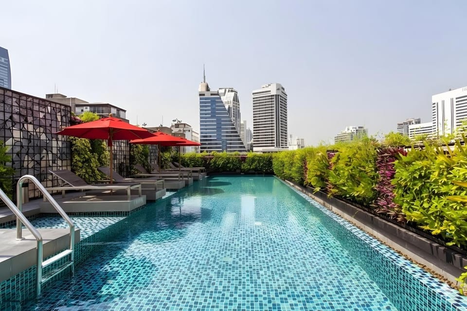 Property building, Day, Pool view, Swimming pool, sunbed