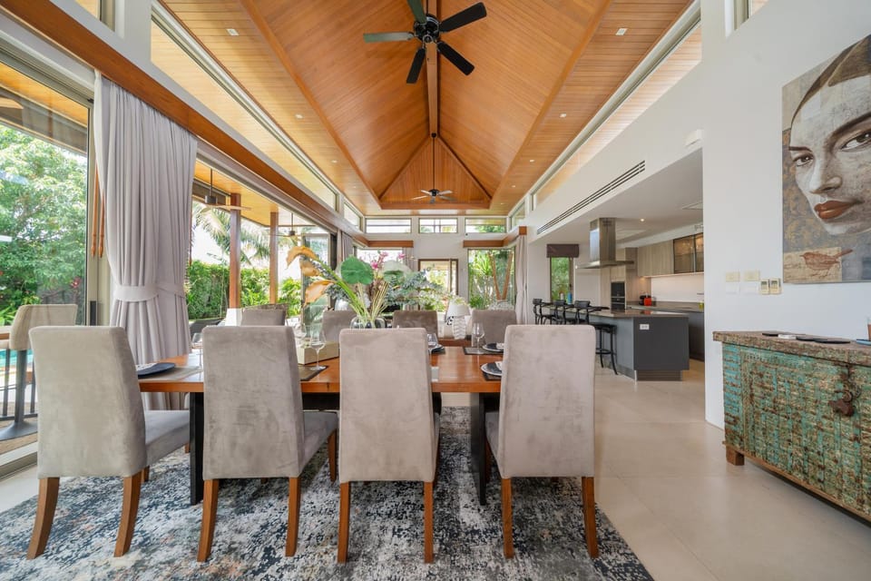 Living room, Banquet/Function facilities, Seating area, Dining area