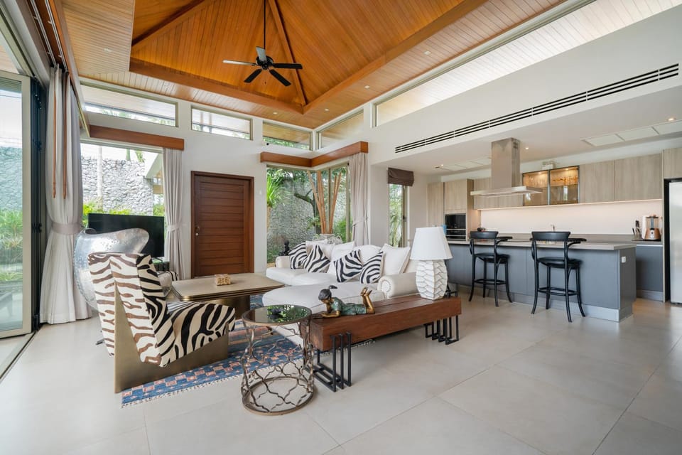 Kitchen or kitchenette, Living room, Seating area