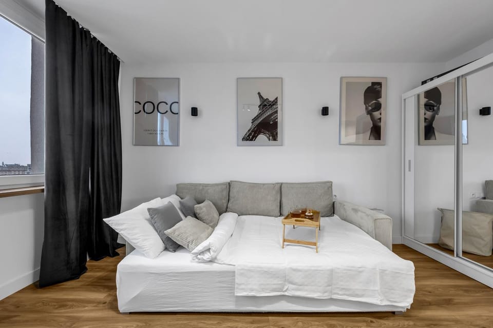 Muranów Studio - 10th Floor, Trams Nearby - by Rentujemy Apartment in Warsaw