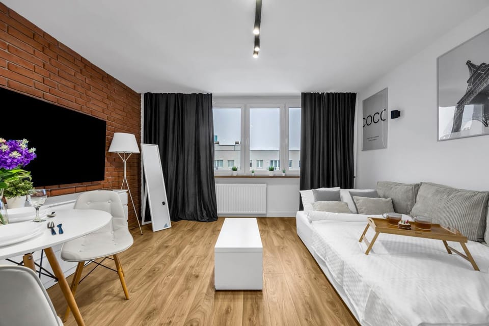Muranów Studio - 10th Floor, Trams Nearby - by Rentujemy Apartment in Warsaw