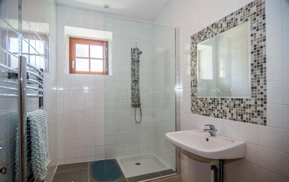 Shower, Bathroom, towels