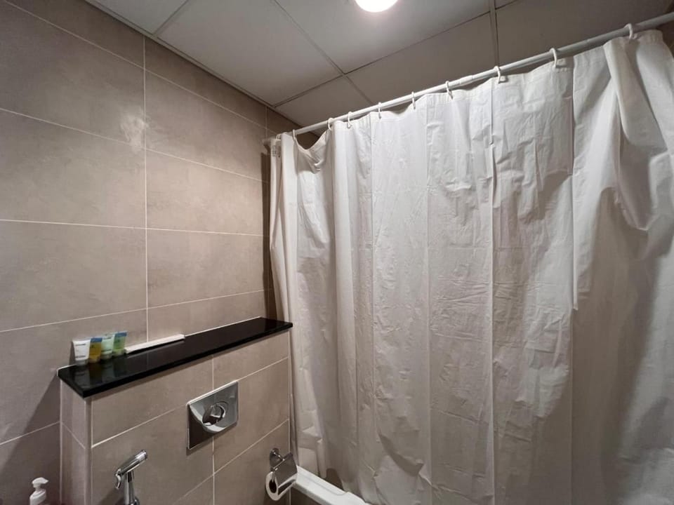 Modern 1BR Apartment Golf View Gym Pool Apartment in Dubai