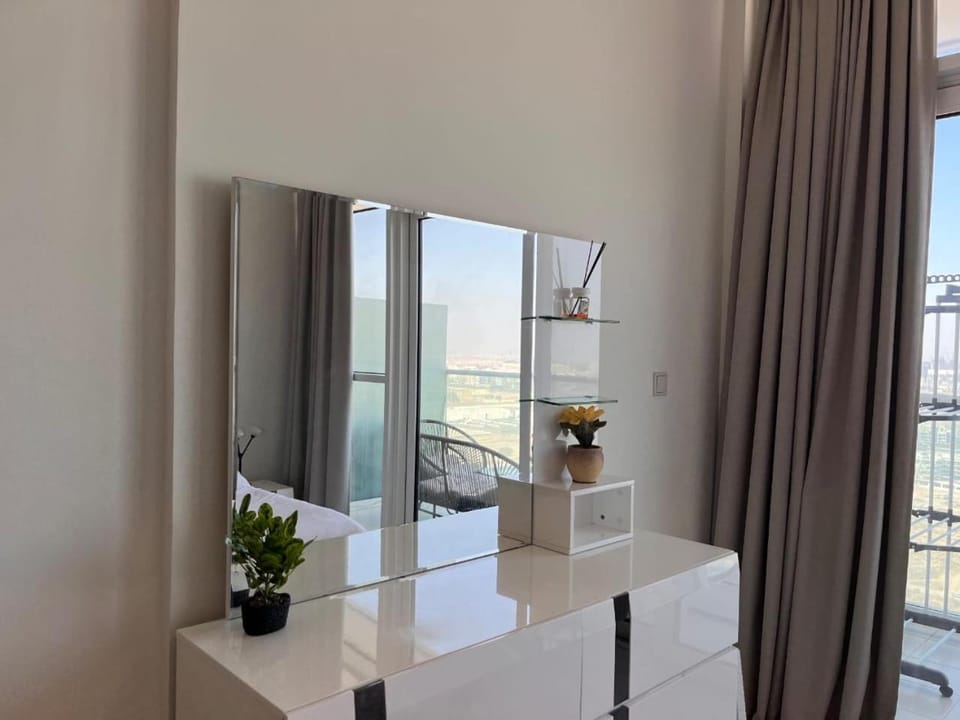 Modern 1BR Apartment Golf View Gym Pool Apartment in Dubai