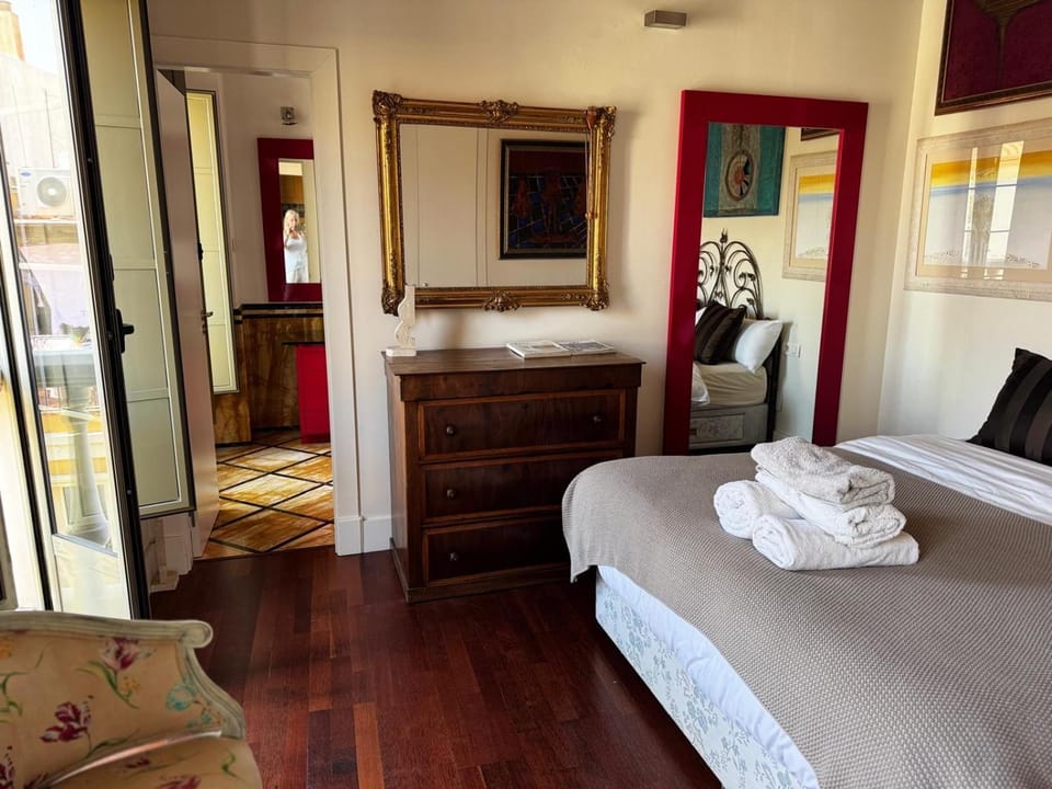 Bathroom, Photo of the whole room, Bedroom, towels, wardrobe