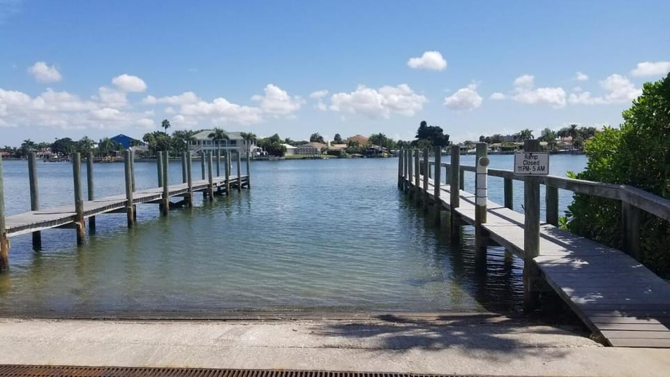 Island Vibes Retreat House in Sunset Beach