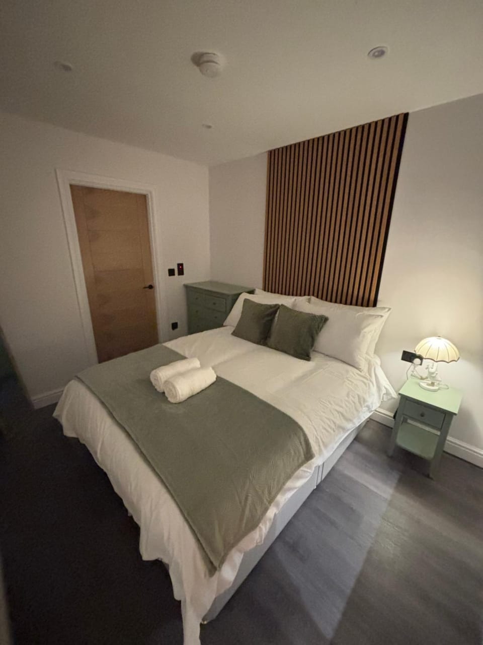 Luxury one bedroom pods with private Jacuzzi and plunge pool Apartment in Fort William