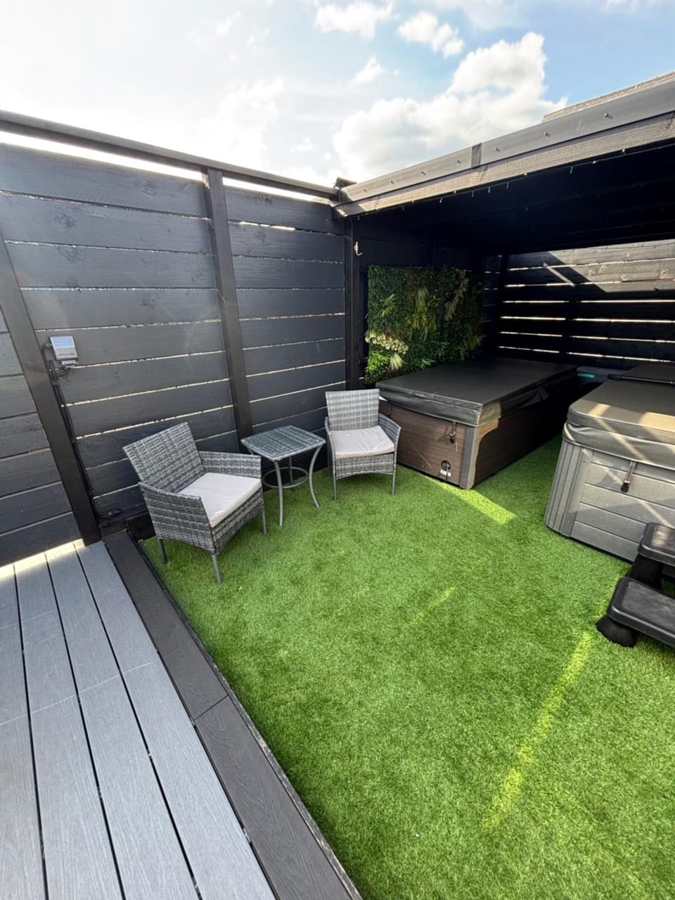 Luxury one bedroom pods with private Jacuzzi and plunge pool Apartment in Fort William