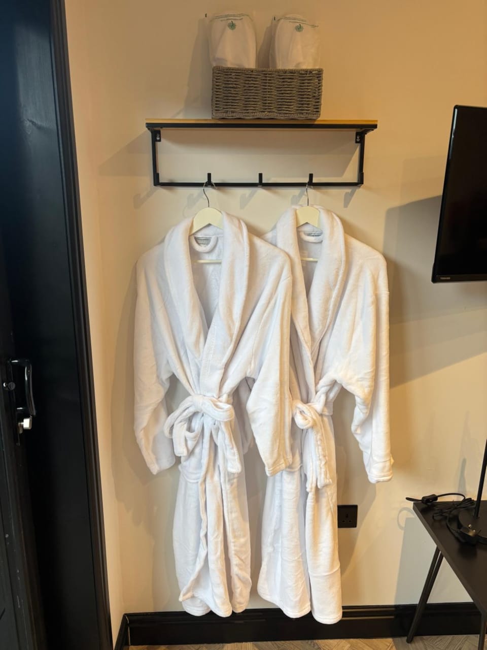 Luxury one bedroom pods with private Jacuzzi and plunge pool Apartment in Fort William