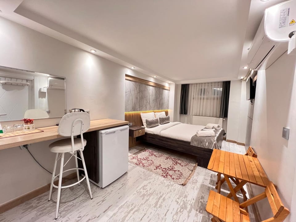 Bed, TV and multimedia, Photo of the whole room, minibar, air conditioner