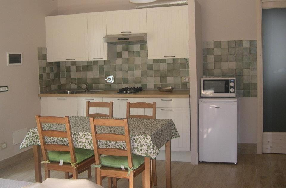 Kitchen or kitchenette, Dining area, pet friendly