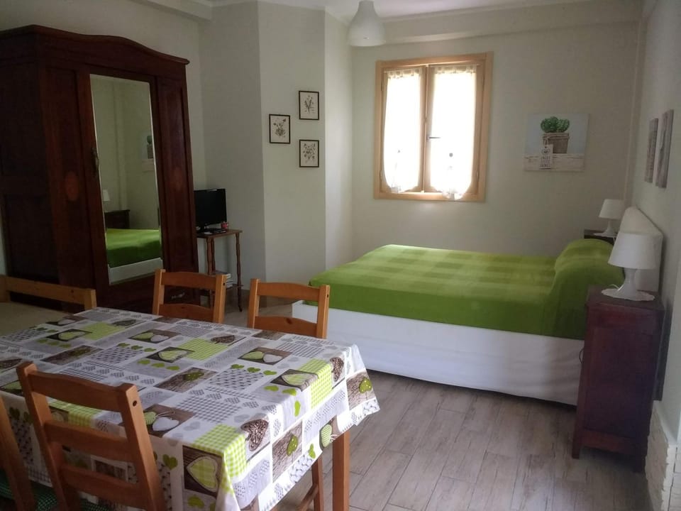 Bed, Photo of the whole room