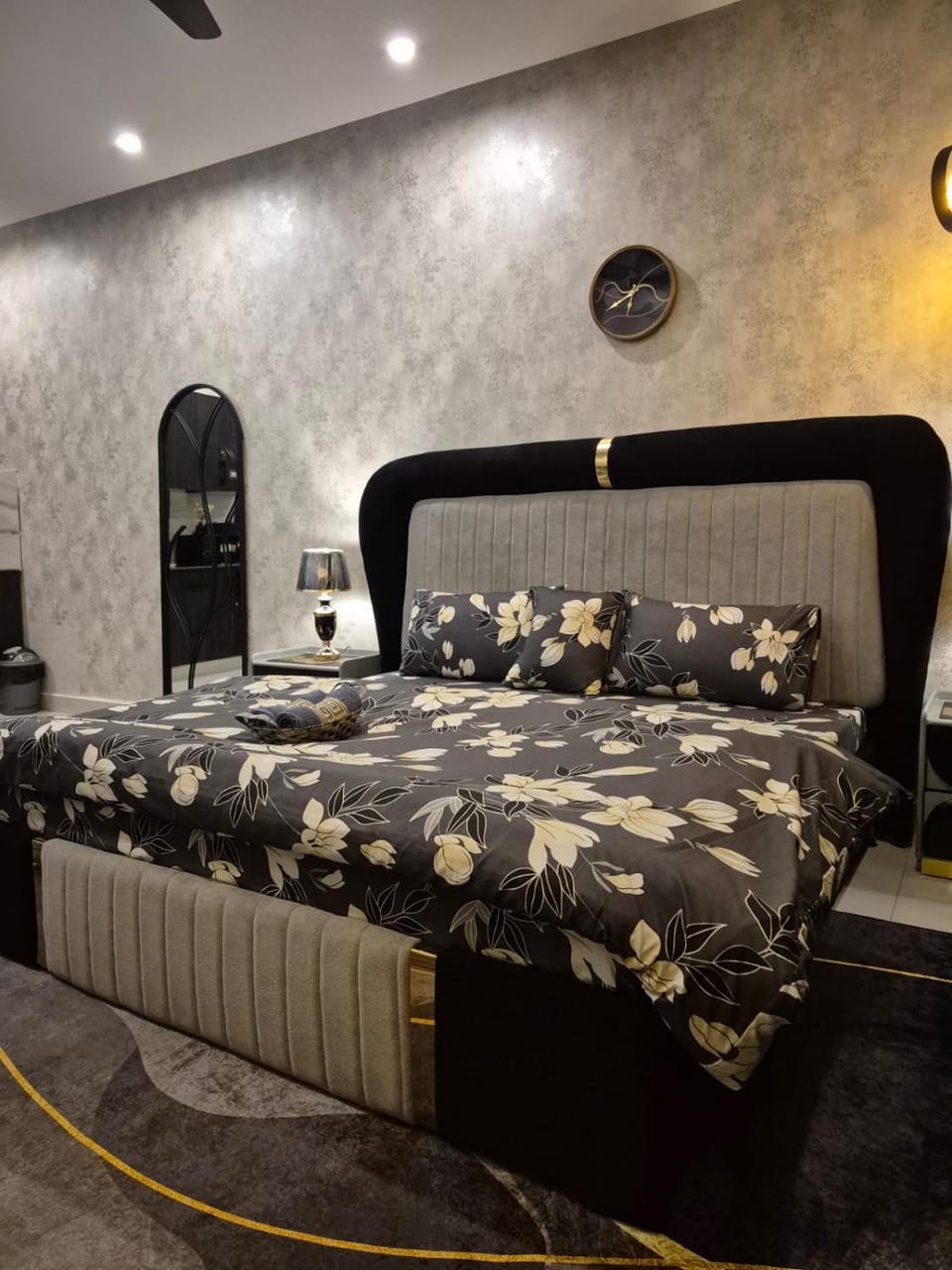 Modern Studio Luxe heaven in Etihad town Apartment in Lahore