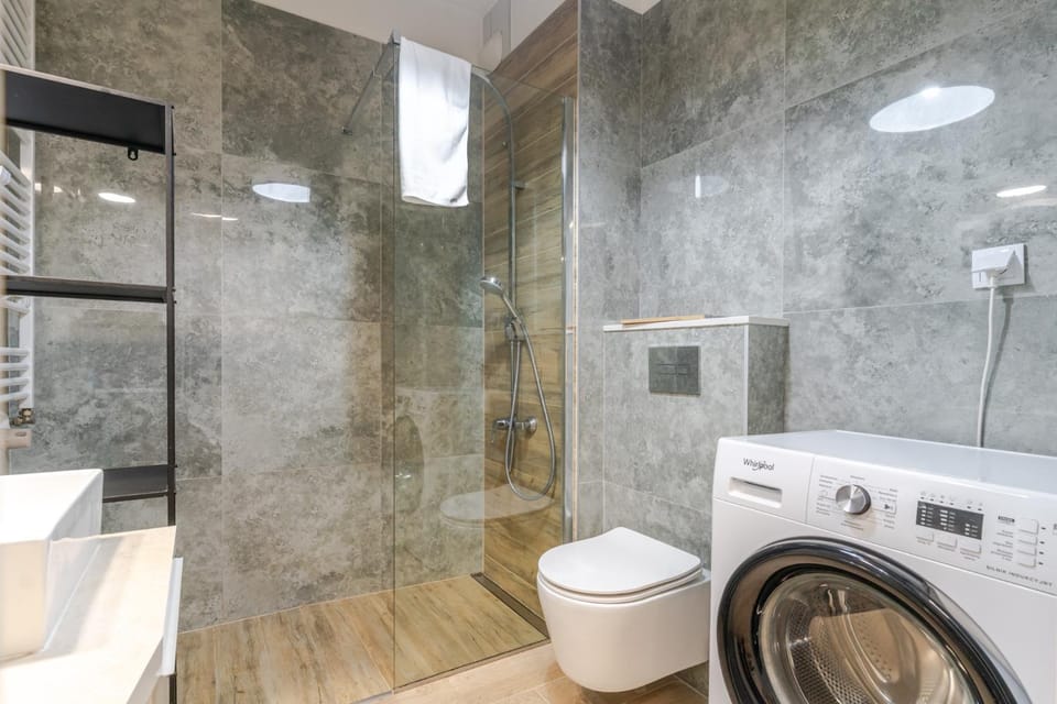 Shower, Toilet, Bathroom, washing machine