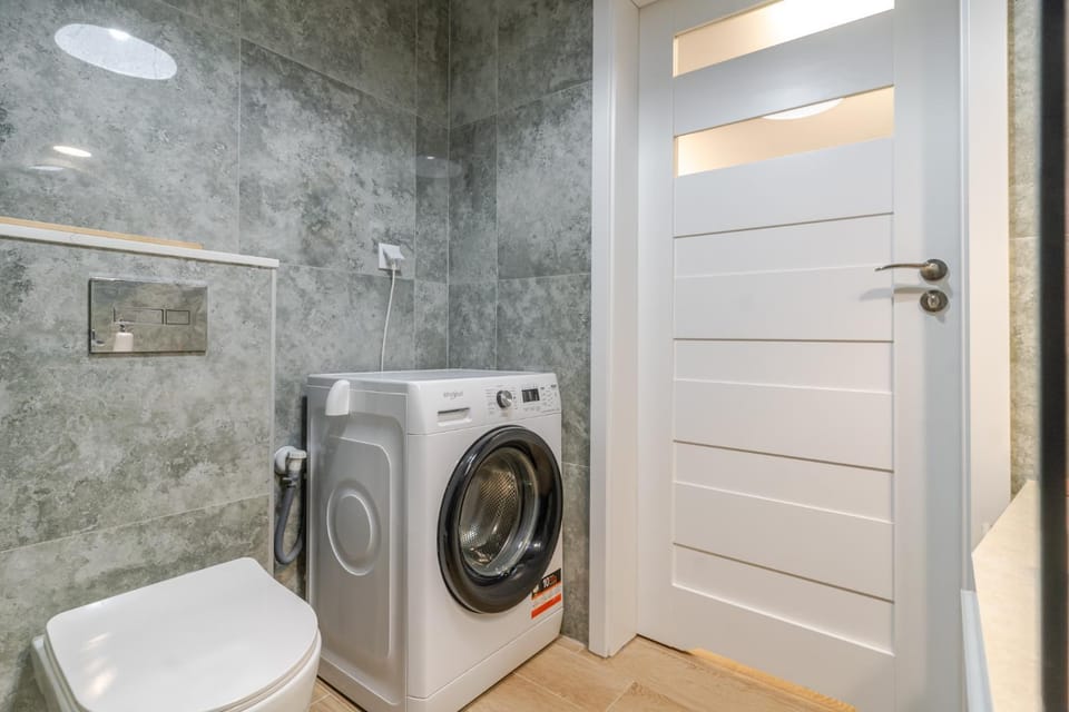 Toilet, Bathroom, washing machine