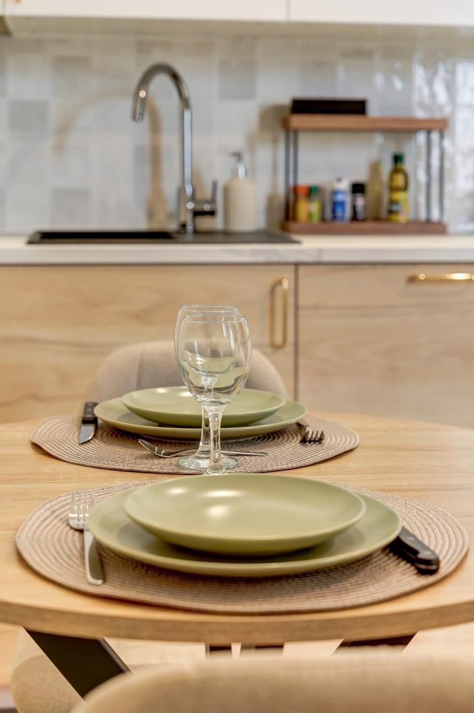 Kitchen or kitchenette, Food and drinks, Dining area, Food