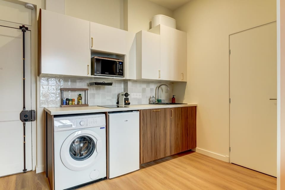 Kitchen or kitchenette, dishwasher, stove, washing machine