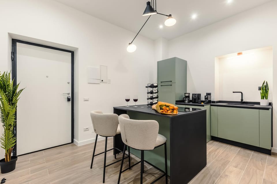 Kitchen or kitchenette, Dining area, oven, stove