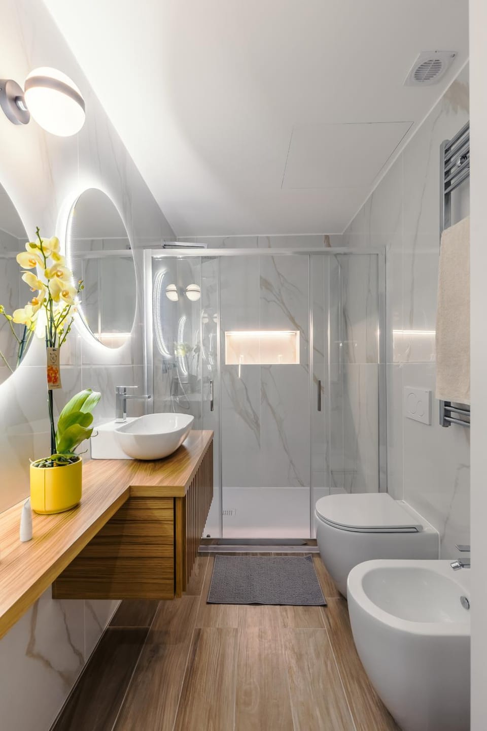 Shower, Toilet, Bathroom, bidet, towels