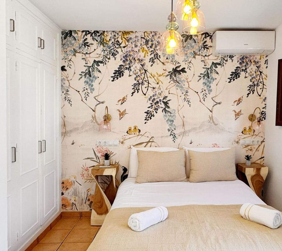 Bed, Photo of the whole room
