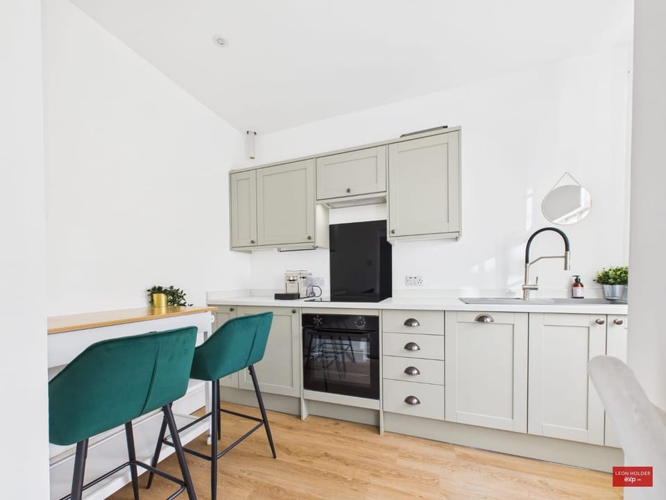 Imperial Garden Suite at Regency 24 Apartment in Cheltenham