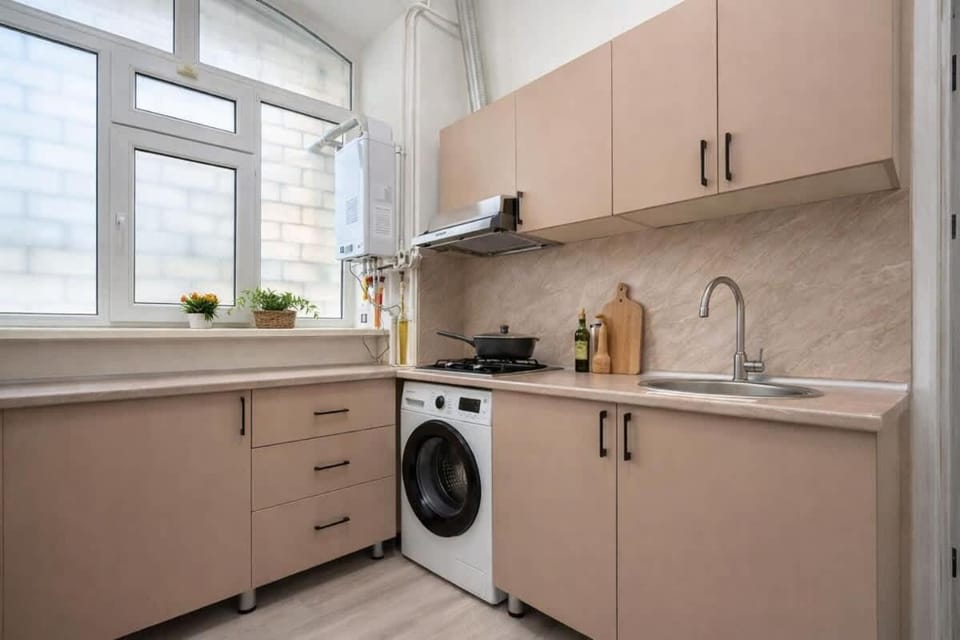 Quiet ground-floor flat near 28 May metro Apartment in Baku